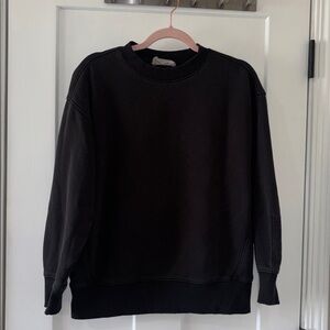 Everlane black crewneck